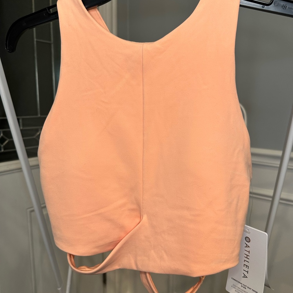 NWT Athleta Conscious Cut Out Crop D-DD